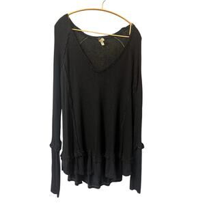 Free people oversized V-neck sweater with some whole sleeves , black size XS